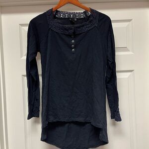 Mona B Navy Crochet Trim High Low Henley sz M